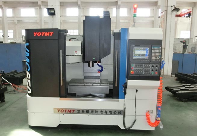 VMC650線軌加工中(zhong)心正面圖