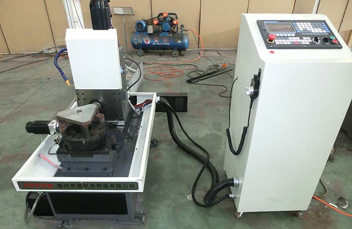 馬(ma)蹄鐵專用機(ji)床實物圖