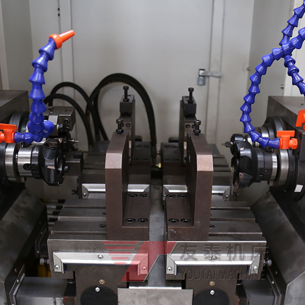 ZK8206銑端(duān)面打中心(xin)孔機床